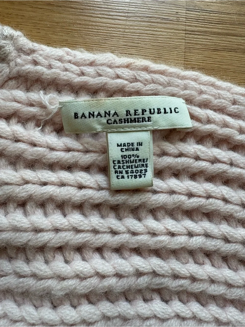 Banana Republic Pale Pink Ribbed Fringe Scarf